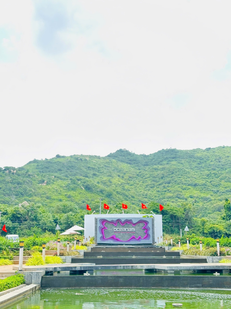 oceanami-long-hai-ruc-ro-co-do-sao-vang.jpg